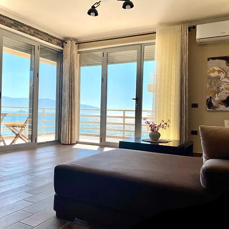 Апартаменты Aulona Luxury Seaview Residences